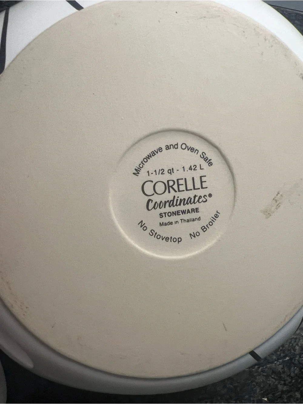 1-1/2 qt Corelle Square covered casserole. SIMPLE LINES OR FINE LINES.